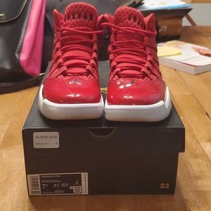 Jordan Max Aura shoes red/white